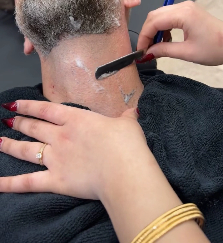 Straight-razor finish at the neckline